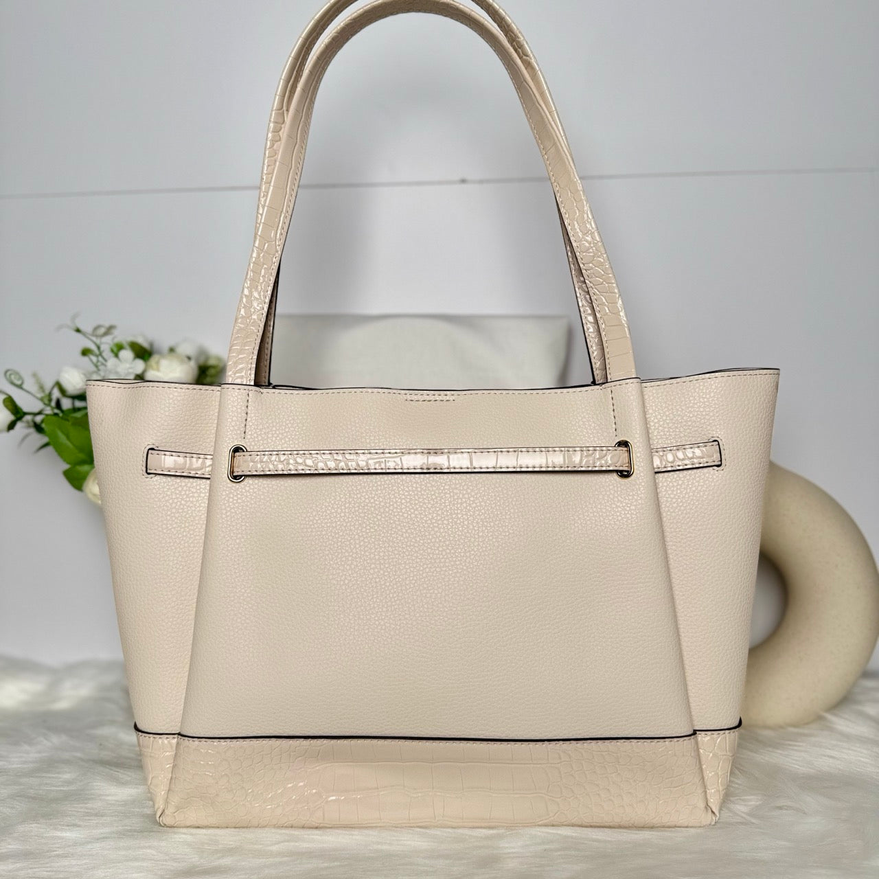 Michael Kors Reed Large Belted Tote in Light Cream (35F4G6RT3A)