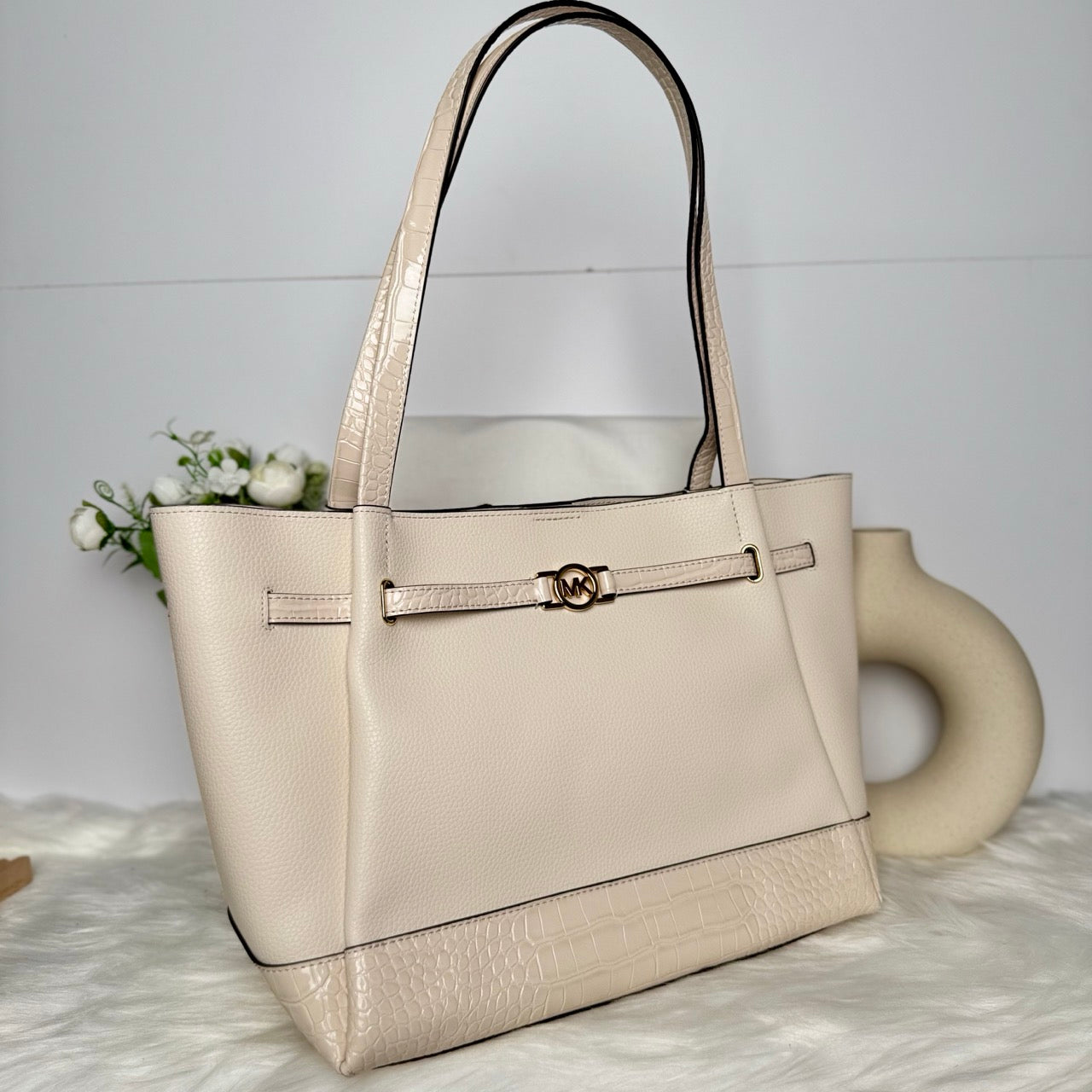 Michael Kors Reed Large Belted Tote in Light Cream (35F4G6RT3A)