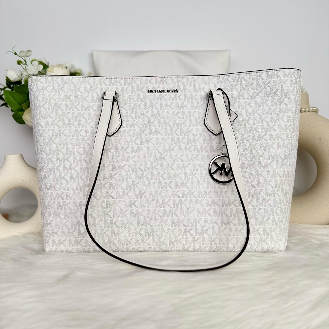 [READY STOCK MY] Michael Kors Sheila Large MF Tote in Signature Optic White (35T4S6HT9B)