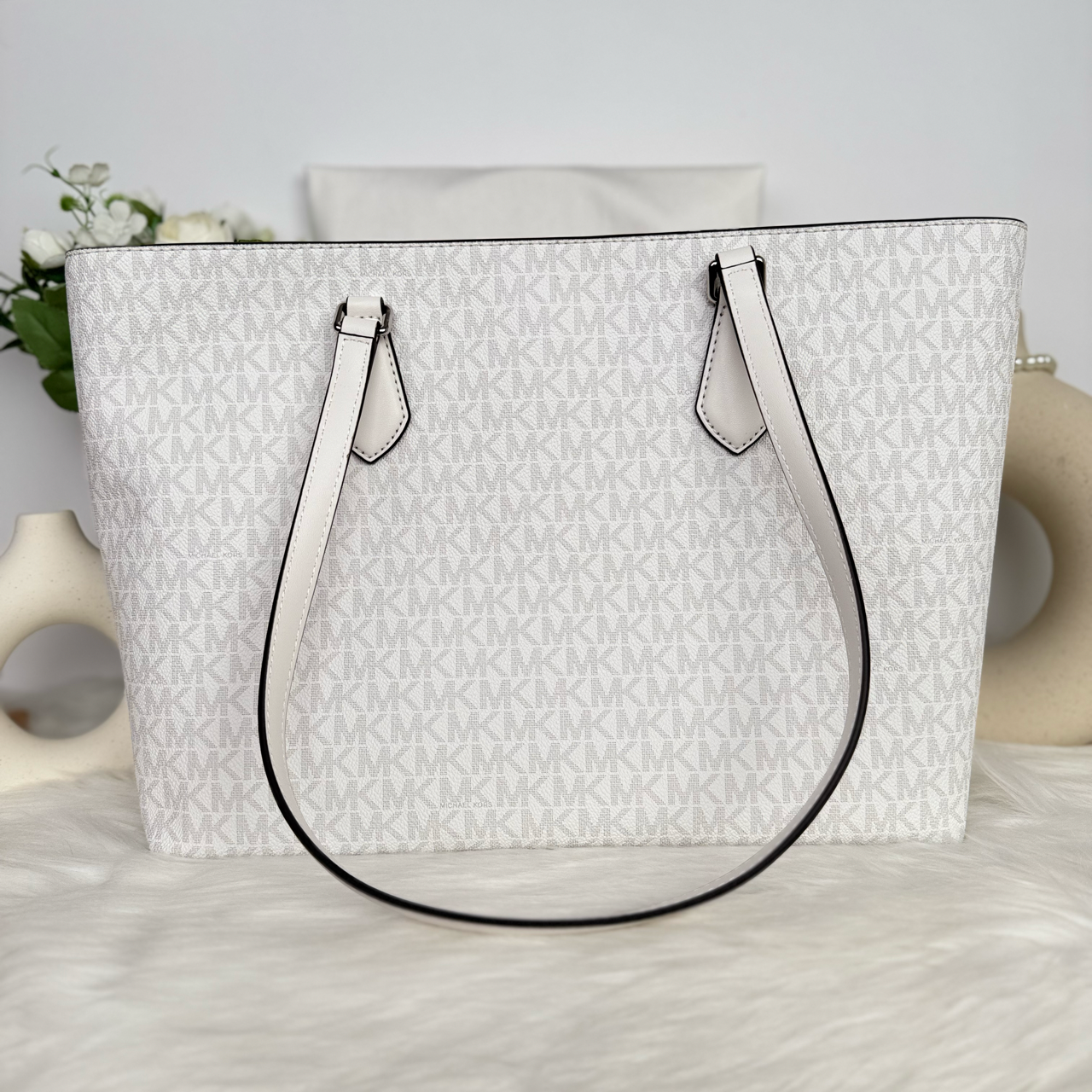 [READY STOCK MY] Michael Kors Sheila Large MF Tote in Signature Optic White (35T4S6HT9B)
