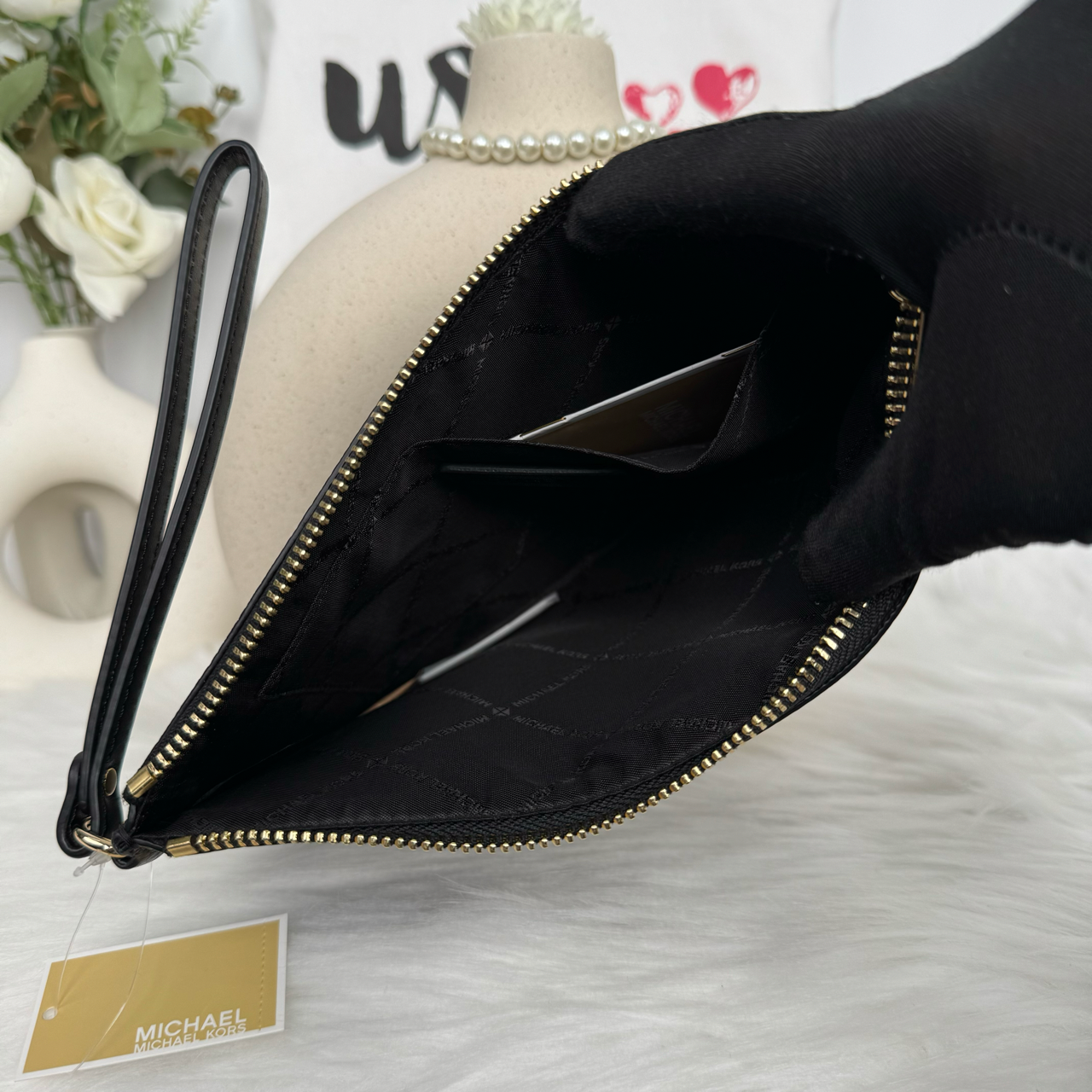 [READY STOCK MY] Michael Kors Jet Set Travel Large Top Zip Wristlet in Black (GHW) (35S4GTVW3L)