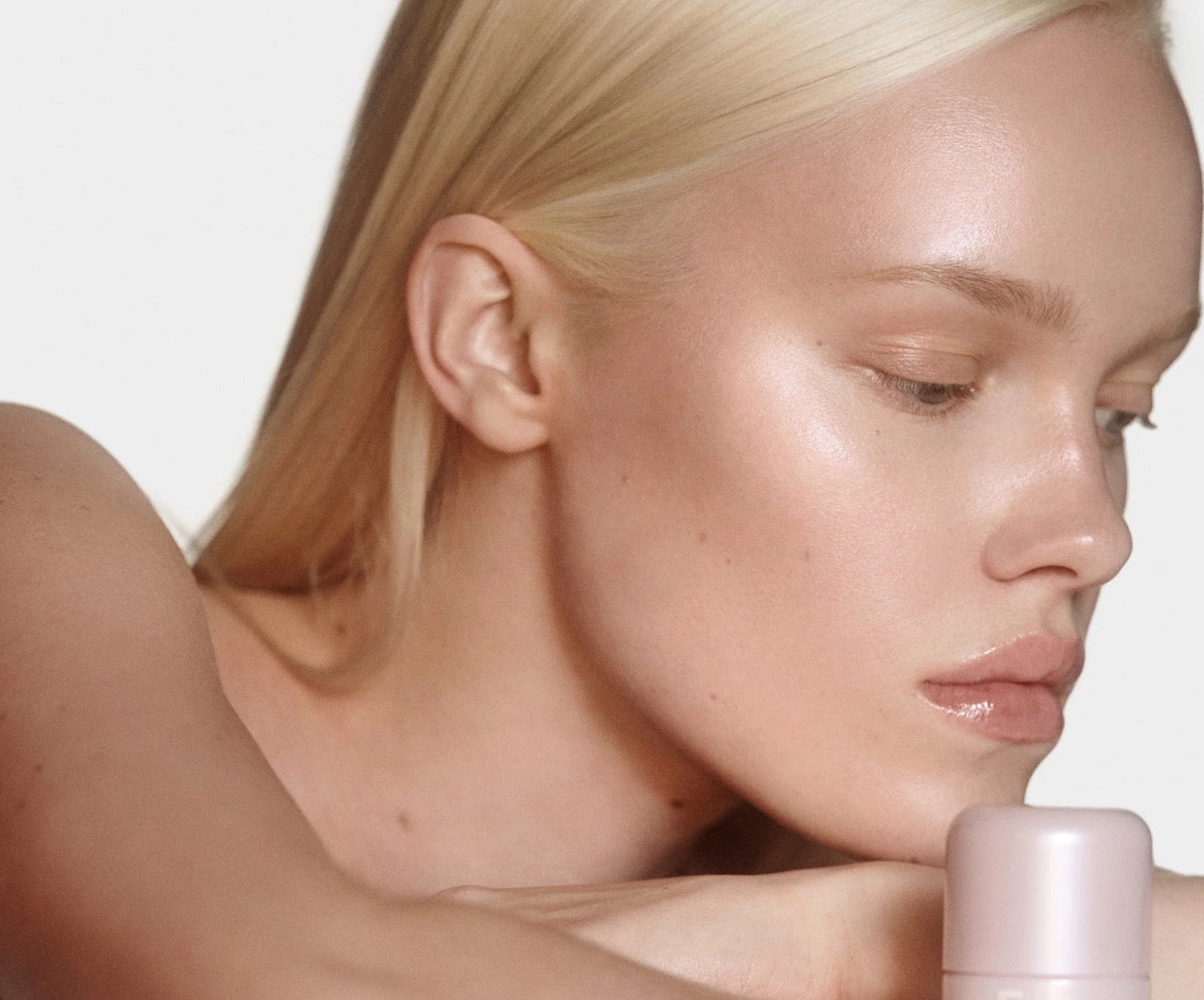 [ULSBC][INCOMING ETA 30 DAYS] Rhode Highlight Milk Multipurpose Luminizer in Pearly Pink (01)