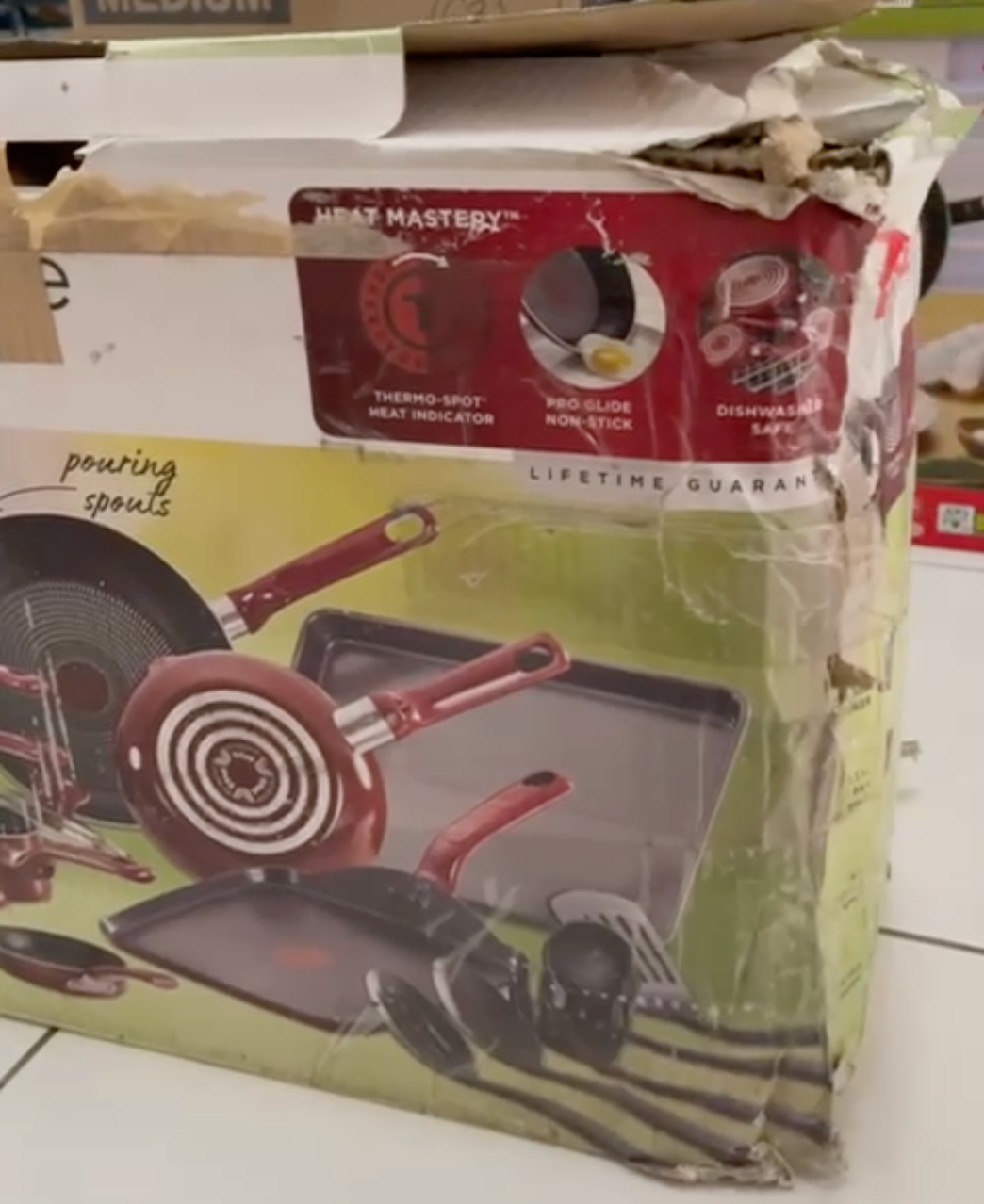 [READY STOCK ETA 7 DAYS] T-fal Easy Care 20-piece nonstick cookware set in red (2)