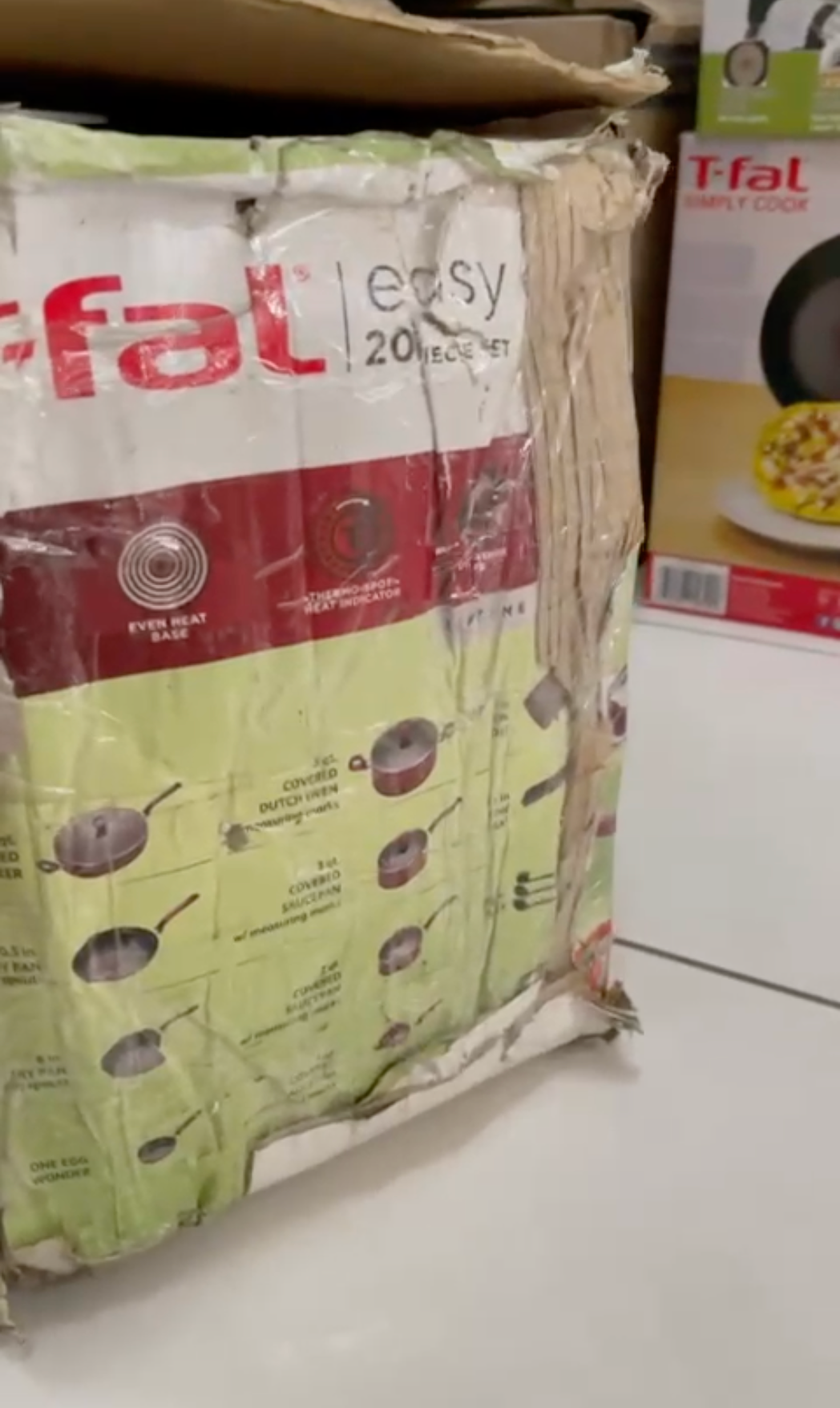 [READY STOCK ETA 7 DAYS] T-fal Easy Care 20-piece nonstick cookware set in red (2)